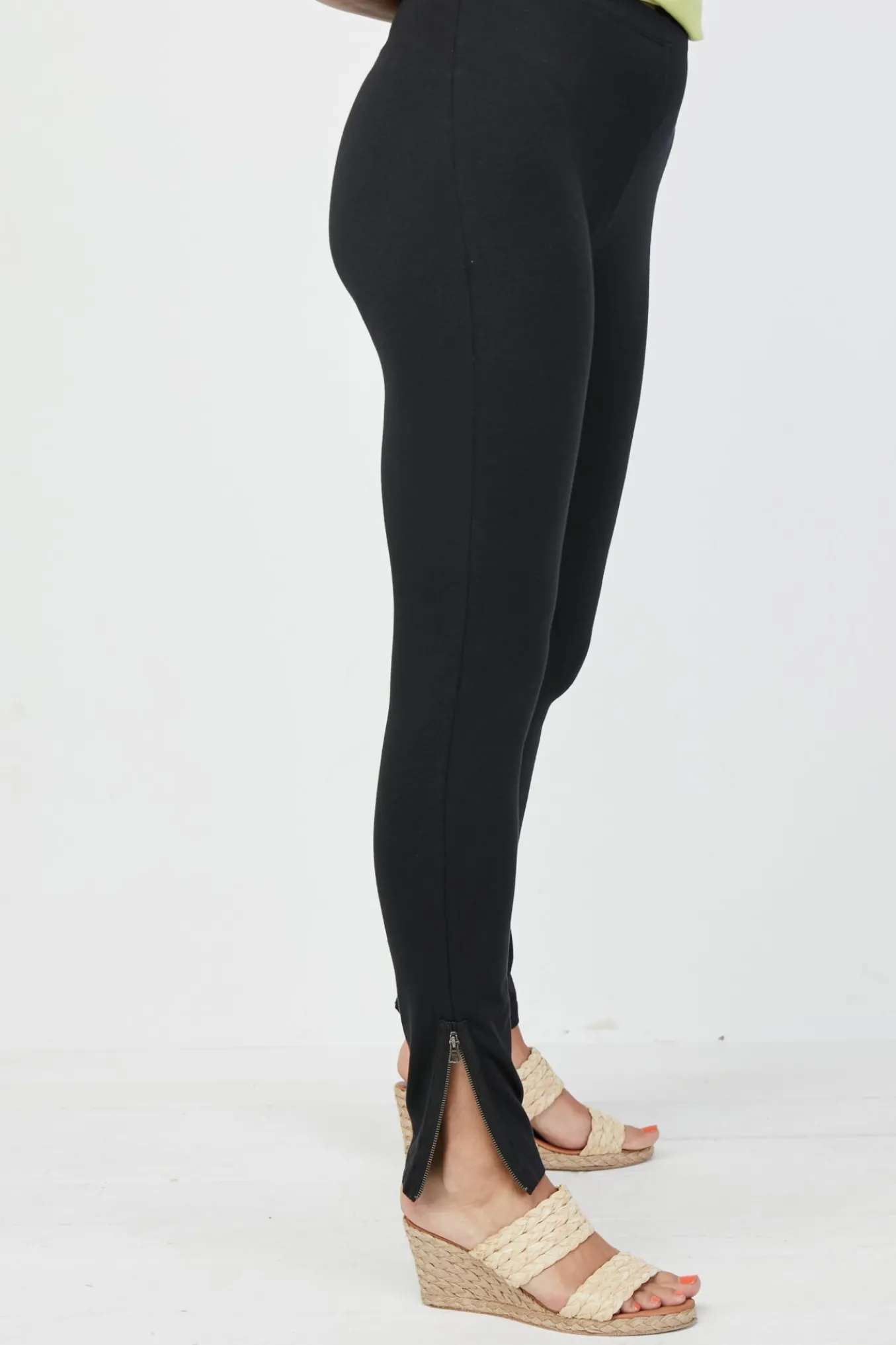 Liv. By Habitat. Everywhere Legging With Zipper.