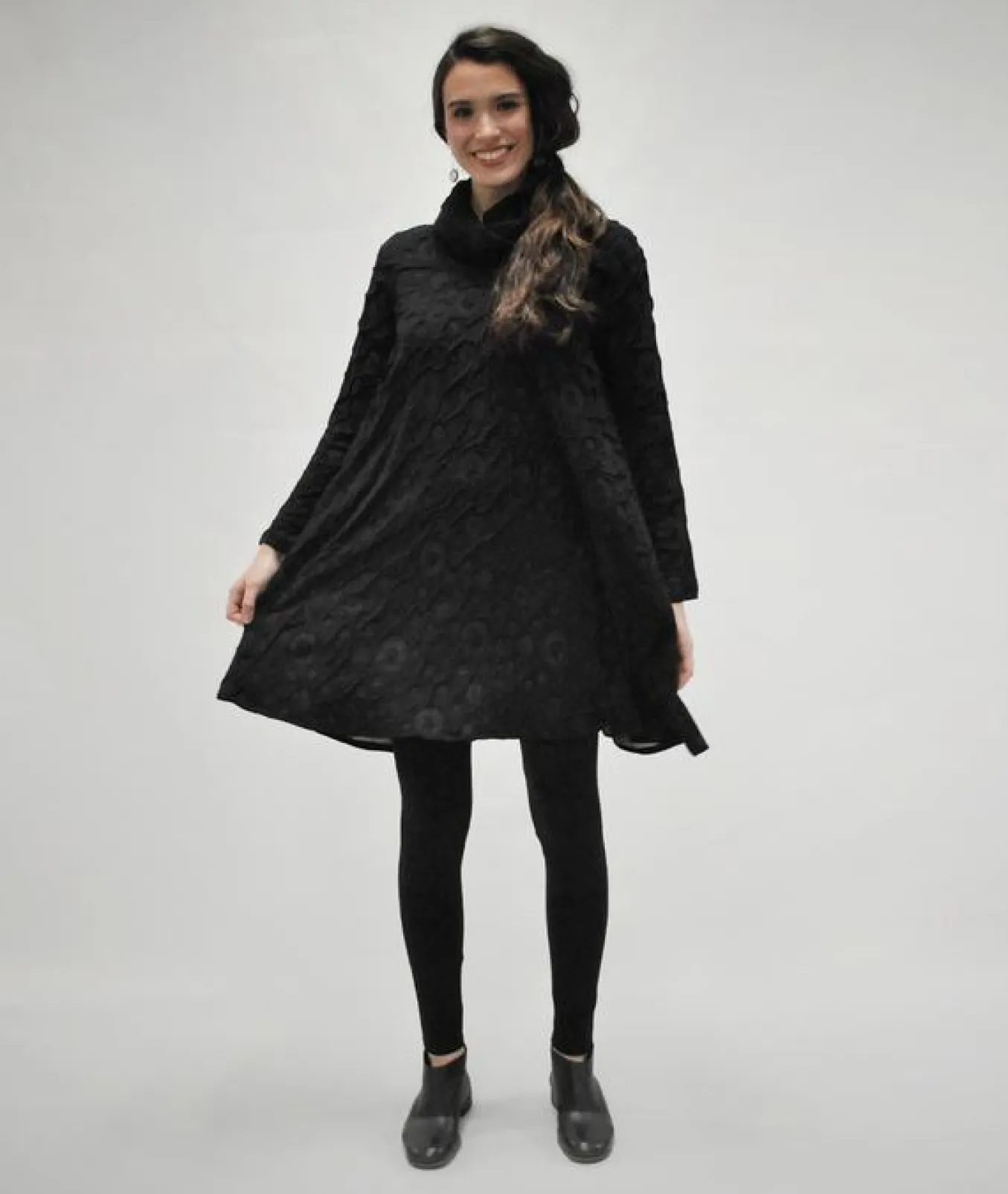 Niche. Live Oak Tunic. Cozy Dot Knit.