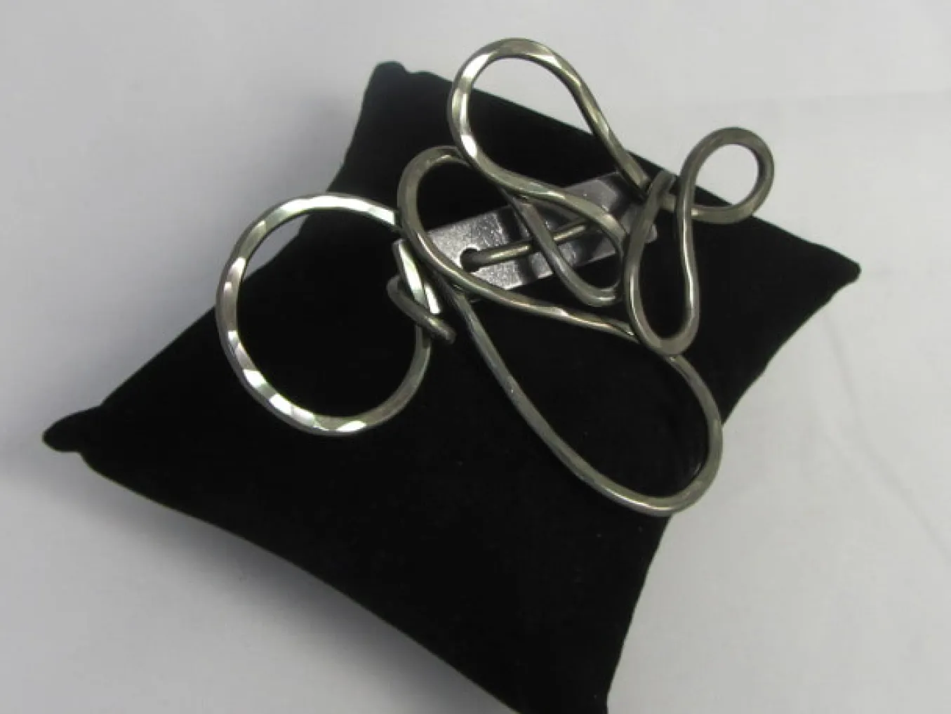 Oc Designs Jewelry. Silver Brooch.