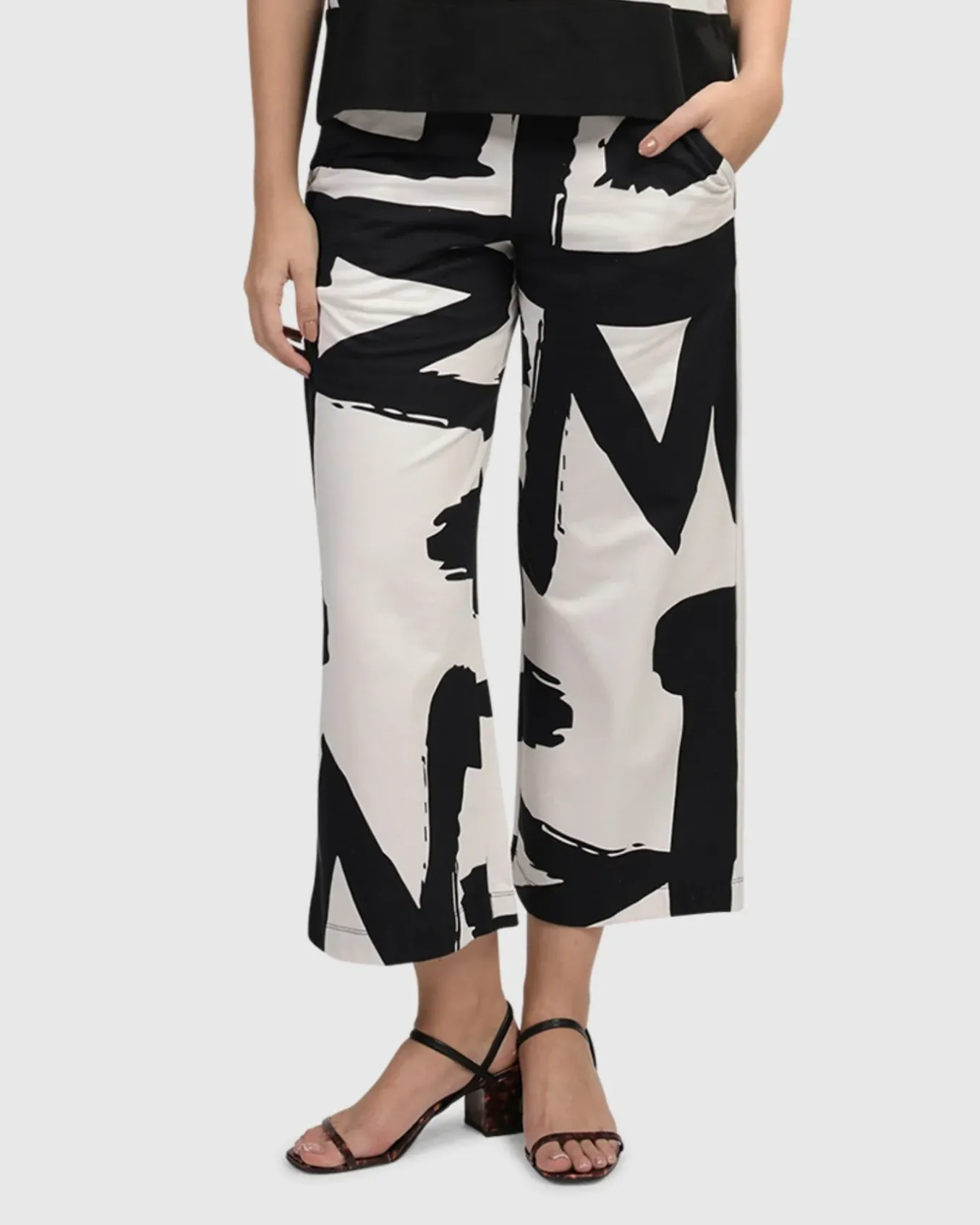 Alembika. Urban Edge Wide-Leg Pants.