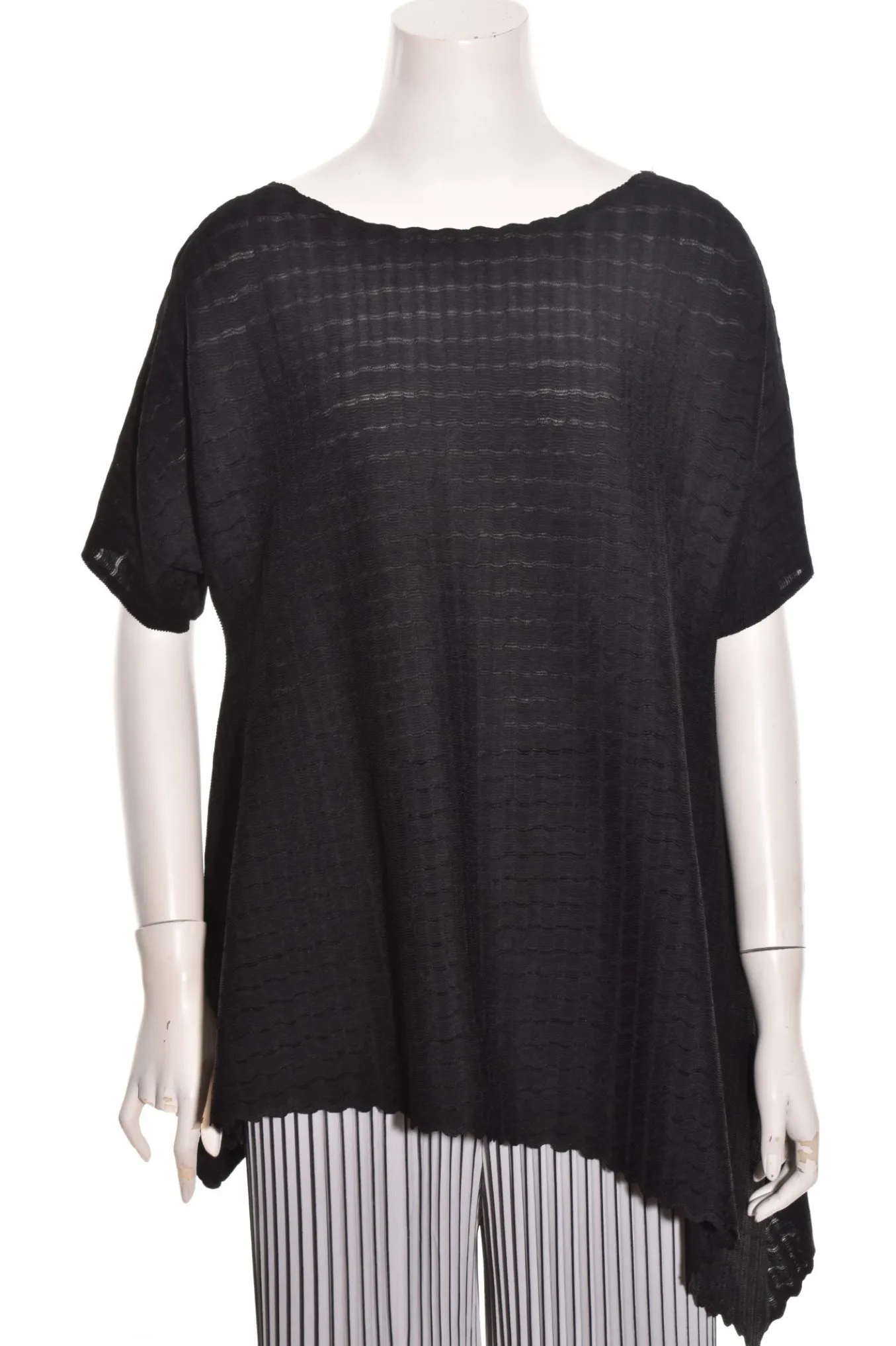 Vanite Couture. Angled Hem Short Sleeve Tee.