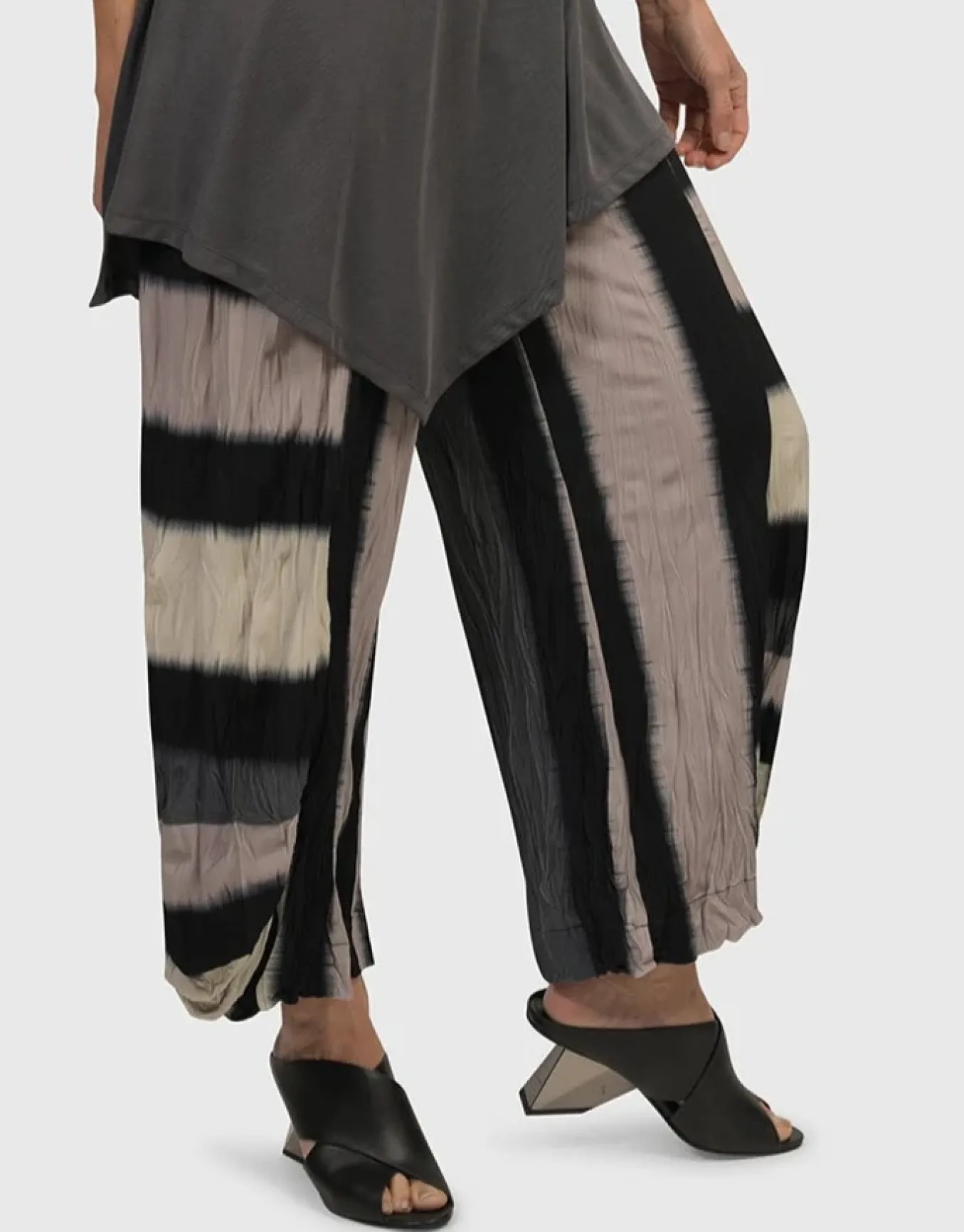 Alembika. Jess Crinkle Punto Pant In Stripe.