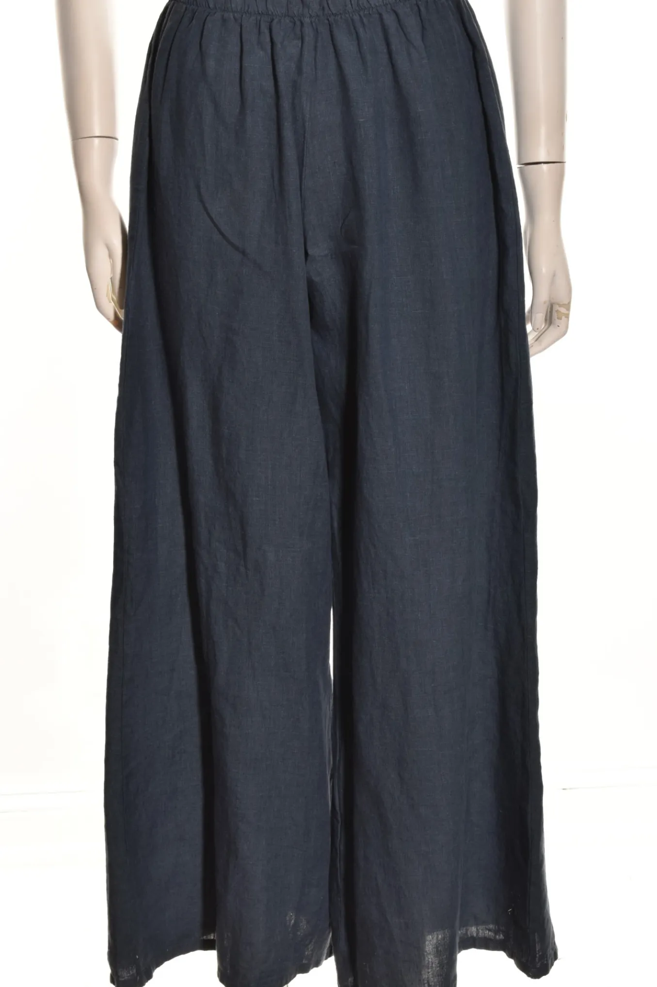 Bryn Walker. Osca Pant..