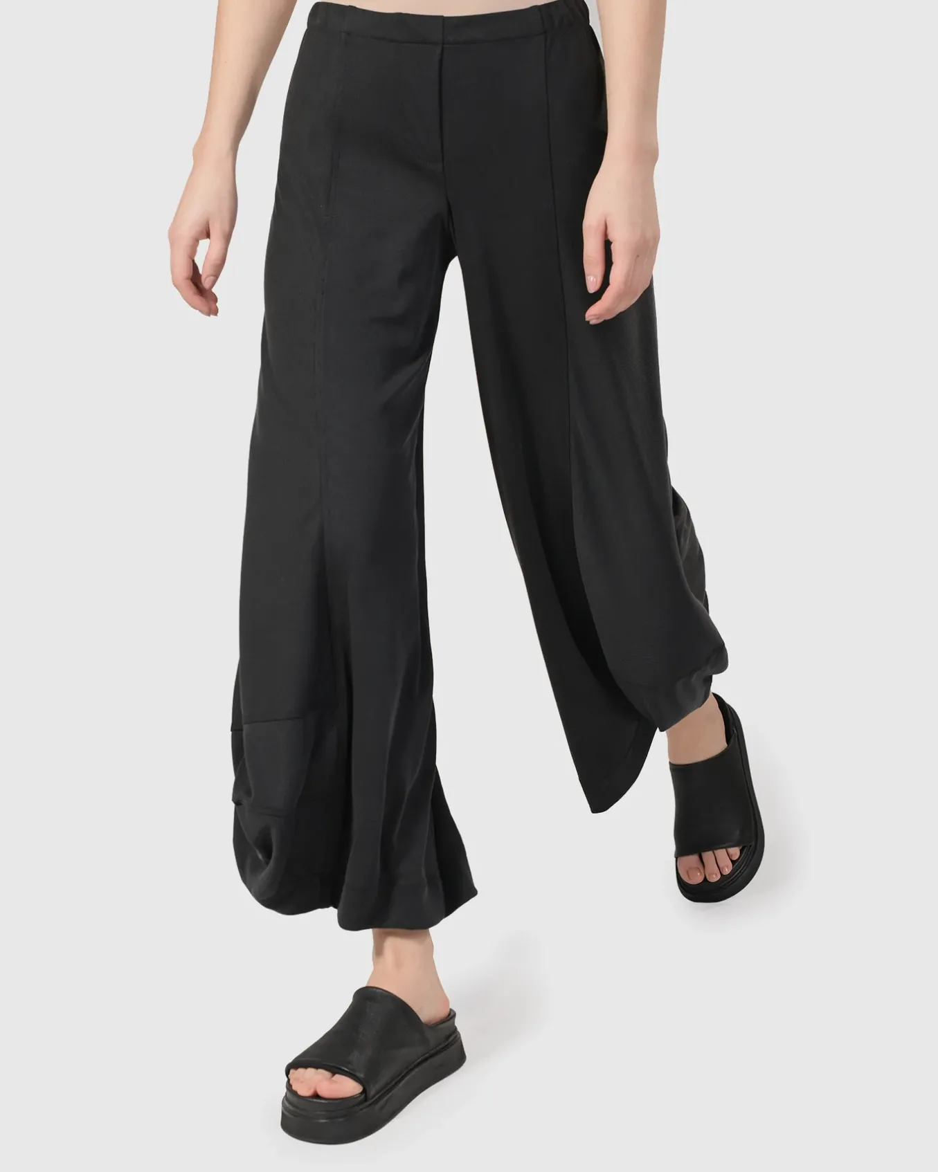 Alembika. Essential Go-To Punto Pants In Grey.